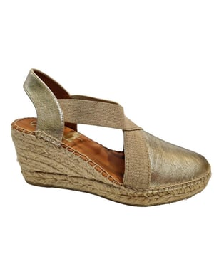 
De 1382 Elista Sahara 1382 van Viguera is een echte blikvanger. De 1382 Elista Sahara 1382 is uitgevoerd in de kleur Beige. Bekijk ook onze overige collectie van Viguera op onze webshop!