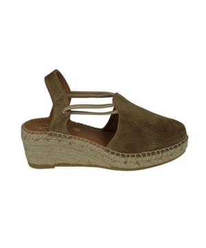 Scoor dit prachtige Viguera item nu in de uitverkoop in de Viguera outlet op V&D.
De 1825 3-beige> van viguera is een echte blikvanger. De 1825 3-beige> is uitgevoerd in de kleur Whisky (beige). Bekijk ook onze overige collectie van viguera onze webshop!
