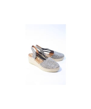 
Merk: Viguera, Model: Espadrilles, Materiaal: Textiel, Hakhoogte: 4 cm, Kleur: Zwart