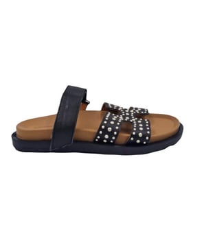 
De S-LEILA-1 LIGHT black-1 van Babouche is een echte blikvanger. De S-LEILA-1 LIGHT black-1 is uitgevoerd in de kleur BLACK 1. Bekijk ook onze overige collectie van Babouche op onze webshop!