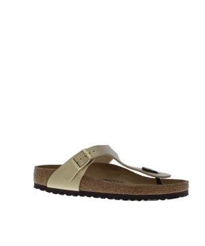 ✓ Uit de nieuwste collectie van Birkenstock  ✓ Steel gegarandeerd de show ✓ Betaal achteraf
<h2>Birkenstock Gizeh Dames Slipper</h2> <p> De <b>Birkenstock Gizeh </b>is een must-have voor in je slipper collectie. Deze verfijnde <b>teensandaal </b>biedt niet alleen uitstekende grip, maar heeft ook een strakke, eigentijdse uitstraling. Deze specifieke variant heeft een prachtige metallic glans en is verkrijgbaar in metallic goud en zilver. Het bovenmateriaal bestaat uit het huidvriendelijke en slijtvaste synthetische materiaal <b>Birko-Flor®.</b> </p> <p> Dit model van<b> Birkenstock </b>snel in huis hebben? Bestel online of kom naar één van onze winkels.  </p> <p> <br> </p> <p> </p> <h3>Eigenschappen</h3> <ul> <li> <div> <div> Teenband met een individueel verstelbare metalen gesp </div> </div> </li> <li> <div> Gemaakt in Duitsland </div> </li> <li>EVA zool</li> </ul> <p> </p>