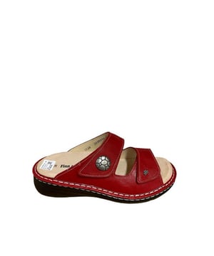 
De MOOREA 702147-rood van Finn Comfort is een echte blikvanger. De MOOREA 702147-rood is uitgevoerd in de kleur Rood. Bekijk ook onze overige collectie van Finn Comfort op onze webshop!