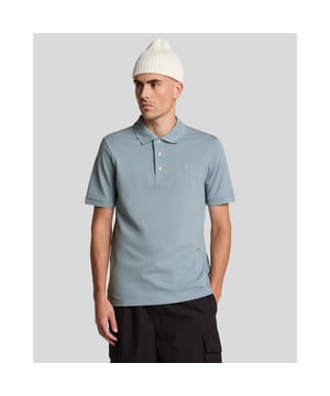 Herren Lyle and Scott Polo-Shirt aus superfeiner Baumwolle in Blue Ash. Ein unverzichtbares Kleidungsstück, dieses Polo-Shirt vereint klassischen Stil mit hochwertigem Komfort. Hergestellt aus superfeiner Baumwolle, bietet es ein glattes und atmungsaktives Gefühl mit einer sauberen, regulären Passform, die zu jeder Gelegenheit passt. - Hergestellt aus superfeiner Baumwolle für Weichheit und Atmungsaktivität - Klassischer Polo-Kragen mit einer Knopfleiste mit zwei Knöpfen - Das gestickte Adler-Logo sorgt für einen markanten Abschluss - Robuste Konstruktion, die für Langlebigkeit ausgelegt ist - 97% Baumwolle, 3% Elastan. Maschinenwaschbar. - Ref: SP2255TON-X745