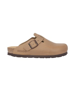 
Stijlvol en veelzijdig: deze ROHDE SUNNYS klomp is gemaakt met een antislipzool en een diep, ademend leren voetbed met een flexibele kurk-latex kern. De verstelbare gesp zorgt voor een variabele pasvorm en het robuuste leren bovenwerk zorgt niet alleen voor een comfortabele pasvorm, maar ook voor een moderne uitstraling. Van deze hoogwaardige SUNNYS heb je lang plezier.