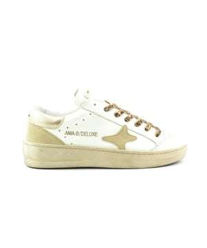 
De 2762 0 van Ama is een echte blikvanger. De 2762 0 is uitgevoerd in de kleur wit combinatie [beige+leo laces]. Bekijk ook onze overige collectie van Ama op onze webshop!