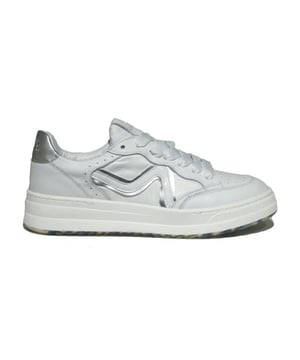 
A72-schoenen zijn comfortabel, trendy en van topkwaliteit. Ze zijn perfect voor mensen die op zoek zijn naar stijlvolle schoenen voor elke gelegenheid. Of je nu naar het werk gaat, een dagje uit bent of een speciale gelegenheid hebt, A72 heeft voor elk wat wils. Van klassieke sneakers tot elegante enkellaarsjes, hun collectie biedt diverse opties. Elk paar schoenen is zorgvuldig ontworpen met aandacht voor detail en gemaakt van hoogwaardige materialen, waardoor ze niet alleen mooi zijn om te zien, maar ook heerlijk om te dragen. Met A72-schoenen loop je altijd met vertrouwen en stijl!