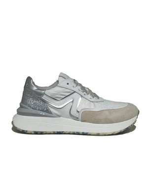 
A72-schoenen zijn comfortabel, trendy en van topkwaliteit. Ze zijn perfect voor mensen die op zoek zijn naar stijlvolle schoenen voor elke gelegenheid. Of je nu naar het werk gaat, een dagje uit bent of een speciale gelegenheid hebt, A72 heeft voor elk wat wils. Van klassieke sneakers tot elegante enkellaarsjes, hun collectie biedt diverse opties. Elk paar schoenen is zorgvuldig ontworpen met aandacht voor detail en gemaakt van hoogwaardige materialen, waardoor ze niet alleen mooi zijn om te zien, maar ook heerlijk om te dragen. Met A72-schoenen loop je altijd met vertrouwen en stijl!