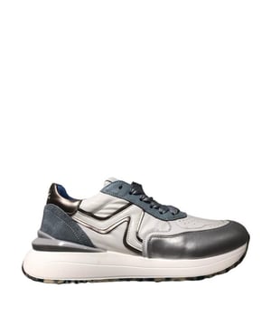
De AC 010 silver-white-tortora-010 van Accademia 72 is een echte blikvanger. De AC 010 silver-white-tortora-010 is uitgevoerd in de kleur Silver/White/Tortora 010. Bekijk ook onze overige collectie van Accademia 72 op onze webshop!