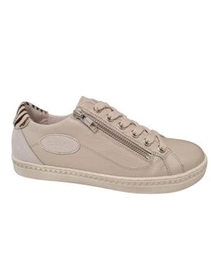 
De A8685 a8685-b65a47 van AQA Shoes is een echte blikvanger. De A8685 a8685-b65a47 is uitgevoerd in de kleur Grijs. Bekijk ook onze overige collectie van AQA Shoes op onze webshop!