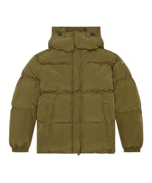 Außenmaterial (%): 100% Polyamid. Futtermaterial (%): 100% Polyamid. Füllmaterial (%): 100% Polyester. Design: Gesteppt. Mit Kapuze. Langärmlig. Kapuzenmerkmale: angenähte Kapuze, Knebel-Einstellung. Durchgehender Reißverschluss. M: 102 cm. L: 107 cm. XL: 112 cm.