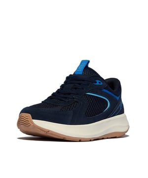 
Dit F-Mode Flow herontwerp geeft FitFlop's best verkopende sportschoenen met dikke zolen een vintage runner vibe uit de jaren 70/80. Met behoud van het comfort en de lichtheid van de originelen (dankzij FitFlop's Microwobbleboard tussenzolen), hebben deze een iets slankere vorm, overlappende panelen voor kleur/textuur mixen en een rubberen buitenzool om de hiel. Hier met een nieuw gewelfd patroon, meer details en zomerse materialen - gerecycled open sandwich mesh en luxe suède (plus leer/TPU). Zacht gevoerd. Trek deze aan om je look een athleisure tintje te geven.