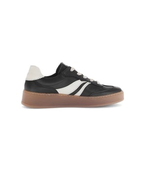 
De Gabor 76.475.57 in zwart combi-leer met off-white details is een comfortabele sneaker uit het nieuwste Gabor seizoen. De buitenzool is antislip en de binnenzool is uitneembaar. G-fit zomersneaker voor dames.
