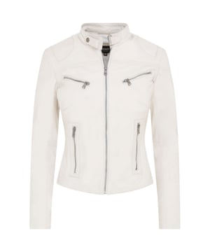 Eleganz trifft Schlichtheit in dieser zeitlosen Bikerjacke. Mit einem Fokus auf klassischem Design und subtilen Akzenten unterstreicht sie mühelos Ihren Stil. Das zeichnet diese Jacke aus: Müheloser Chic: Die Schlichtheit ist ihre Stärke – sie bietet klassischen Bikerjacken-Stil ohne unnötige Komplexität. Plissiertes Oberpasse: Das Plissédesign auf dem Oberpasse verleiht einen Hauch von Raffinesse und optischem Reiz, während die Eleganz der Jacke insgesamt erhalten bleibt. Reichlich Stauraum: Vier Reißverschlusstaschen mit Lasche auf der Vorderseite bieten praktischen und leicht zugänglichen Stauraum – zwei an der Taille und zwei an der Brust. Stehkragen mit Druckknopfverschluss: Der Stehkragen mit Druckknopfverschluss verleiht dem Design der Jacke eine raffinierte Note. Vielseitige Farboptionen: Erhältlich in einer großen Auswahl an Farben – wählen Sie die Farbe, die zu Ihrem einzigartigen Stil passt. Diese Jacke aus 100 % hochwertigem, ultraweichem Nappaleder und mit schmaler Passform und kürzerer Länge bietet Luxus und Komfort zugleich. Der YKK-Reißverschluss mit Lasche sorgt für Strapazierfähigkeit und macht diese Jacke zu einer stylischen und praktischen Ergänzung Ihrer Garderobe.