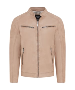 Dit heren bikerjack is gemaakt van hoogwaardig lamsleer en heeft een slim fit silhouet met een klassieke bikerstijl. Het jack is ontworpen met een ademende katoenen voering, vier buitenzakken en twee binnencompartimenten en combineert duurzaamheid, comfort en tijdloze urban fashion. Belangrijkste kenmerken: Hoogwaardige lamsleren constructie Klassiek slim fit bikerontwerp Ademende katoenen voering voor comfort Vier functionele buitenzakken Twee veilige binnencompartimenten Stevige ritssluiting aan de voorkant Getailleerde pasvorm voor een stijlvolle look Duurzaam en veelzijdig voor dagelijks gebruik Stijlvolle urban biker-esthetiek