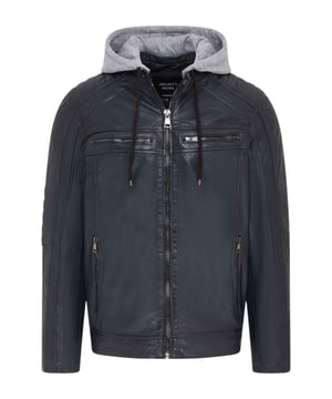 Dit heren bikerjack met capuchon is gemaakt van hoogwaardig lamsleer en heeft een slim fit model. Met een ademende mesh voering, vier buitenzakken en twee binnencompartimenten combineert het een stoere bikerstijl met dagelijks comfort en praktische opbergmogelijkheden. Belangrijkste kenmerken: Gemaakt van echt lamsleer Stijlvol slim fit bikerdesign Aangehechte capuchon voor een moderne streetwear-look Ademende mesh voering voor comfort Vier functionele buitenzakken Twee veilige binnenzakken Ritssluiting aan de voorkant voor een strakke afwerking Duurzaam en veelzijdig voor casual of chic Perfecte mix van bikerstijl en urban functionaliteit