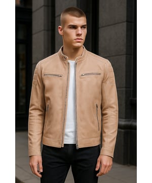 Dit heren bikerjack is gemaakt van hoogwaardig lamsleer en heeft een slim fit silhouet met een klassieke bikerstijl. Het jack is ontworpen met een ademende katoenen voering, vier buitenzakken en twee binnencompartimenten en combineert duurzaamheid, comfort en tijdloze urban fashion. Belangrijkste kenmerken: Hoogwaardige lamsleren constructie Klassiek slim fit bikerontwerp Ademende katoenen voering voor comfort Vier functionele buitenzakken Twee veilige binnencompartimenten Stevige ritssluiting aan de voorkant Getailleerde pasvorm voor een stijlvolle look Duurzaam en veelzijdig voor dagelijks gebruik Stijlvolle urban biker-esthetiek
