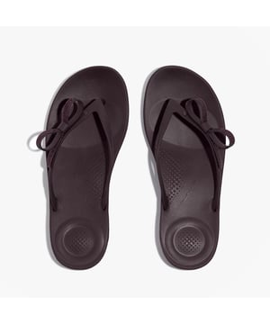 These slip-on flip flops feature a TPR upper and EVA sole with a round toe, offering lightweight comfort. Ideal for casual wear and easy to slip on