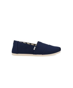  Deze topper uit de laatste collectie van Toms mag je niet missen   Gegarandeerde blikvanger maar op=op  Even geen geld? Betaal eenvoudig achteraf
Toms Alpargata 10017712 Blauw. Voor 23.59uur besteld, morgen geleverd.
