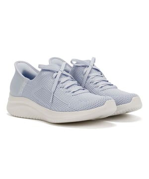 Treten Sie mit den Skechers Hands Free Slip-ins® bequem ein. Dieser einfache Einstieg verfügt über ein Stretch Fit®-Engineered-Knit-Obermaterial mit dekorativen Schnürsenkeln für eine sockenähnliche Passform und ein modernes Aussehen. Entwickelt mit dem exklusiven Heel Pillow™ von Skechers für zusätzliche Fersenunterstützung und Stabilität, enthält er auch eine gepolsterte Skechers Air-Cooled Memory Foam®-Einlegesohle für atmungsaktiven, ganztägigen Komfort. Diese veganen Slip-On-Sneaker vereinen Bequemlichkeit, Stil und Leistung.