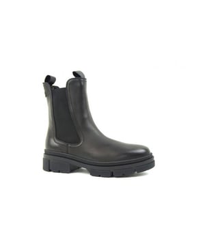 Wauw, met dit topitem uit de nieuwe collectie van Tamaris mag je gezien worden!
Artikel 1-1-25901-29 003  in de kleur black leather shop je gemakkelijk en snel op onze webshop. Bekijk de gehele collectie van Tamaris online