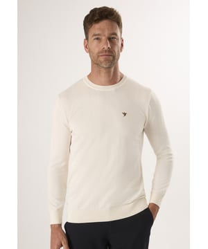 Schlichtheit und Eleganz verbinden sich im Felix Hardy Classic Crew Neck Knit Sweater für Herren - ein raffiniertes Grundnahrungsmittel für jede Garderobe. Der Pullover mit Rundhalsausschnitt ist aus weichem, atmungsaktivem Strickstoff gefertigt und bietet eine bequeme Passform und einen zeitlosen Look. Er eignet sich perfekt zum Überziehen über ein Hemd oder zum alleinigen Tragen und lässt sich mühelos von legeren zu eleganten Anlässen kombinieren. Ein echter Klassiker, der Funktionalität mit mühelosem Stil verbindet.