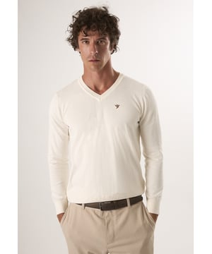 Der zeitlose und vielseitige Felix Hardy Men's Classic V-Neck Knit Sweater ist ein unverzichtbares Kleidungsstück für den modernen Gentleman. Er ist aus weichem, leichtem Strickstoff gefertigt und bietet eine klare Silhouette mit einem raffinierten V-Ausschnitt, der sich mühelos über Hemden legen lässt oder für sich allein steht. Dieser Pullover, der sich sowohl für das Büro als auch für die Freizeit eignet, vereint Komfort und Raffinesse und ist somit ein zuverlässiges Lieblingsteil für die ganze Saison.