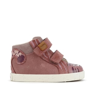Every child deserves the perfect shoe, and Geox B Kilwi C girls trainers are designed to support healthy foot development at every stage. Featuring an exclusive patent for 360 breathability, these trainers keep feet fresh and comfortable all day. The resistant outsole ensures durability for active play, making them ideal for all outdoor adventures.
 
 - Textile / synthetic upper
 - Double touch strap fastening
 - Exclusive patent
 - 360 breathability 
 - Resistant outsole
 - Geox branding