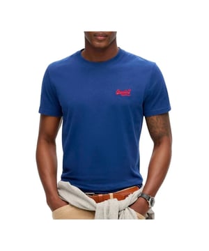 T shirt Superdry Vintage Logo Homme Bleu Coton. Authentique Vetement de la marque Superdry - design streetwear/sportswear de Superdry - Superdry pour Homme fashion, parfait pour la vie de tous les jours - T shirt Superdry de couleur Bleu s'associe parfaitement avec le reste de votre dressing - matiere Coton confortable -   classic - Vintage Logo -