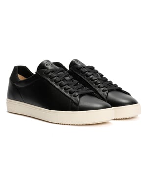 Geïnspireerde sneakers voor op de rechtbank met een bovenwerk van volnerfleer. Ontworpen voor stijl en duurzaamheid met een Standard Premium (SP) buitenzool gemaakt van 30% natuurlijk rubber.