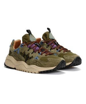 Stilvolle, langlebige Sneaker aus einem Ripstop-Nylon-Gewebe und einem Obermaterial aus Wildleder, die leichte Stärke und Atmungsaktivität bieten. Mit einer Futter aus Stoff und Leder, einer natürlichen antibakteriellen Korkeinlegesohle für Frische und einer ultraleichten Gummisohle.