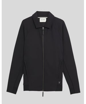 Maak kennis met het Diagonal Interlock Collared Zip Through Jacket, een onderscheidend item binnen onze premium herencollectie. Dit verfijnde jack combineert moeiteloos stijl met functionaliteit, met een volledige ritssluiting en twee praktische voorzakken, waardoor het een essentiële aanvulling is op de garderobe van de moderne heer. - Samenstelling: 65% katoen, 30% polyester, 5% elastaan ​​- Pasvorm: Normaal - Logo: Metalen adelaar - Locatie van de branding: Linksonder op het lichaam / Achter in de nek - Veelzijdige stylingopties voor zowel casual als formele gelegenheden Verrijk je lentegarderobe met dit verfijnde jack, dat elegantie en comfort naadloos combineert voor de veeleisende man.