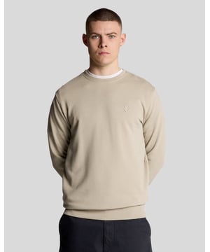 Hergestellt aus superfeiner Baumwolle bietet dieses Rundhals-Sweatshirt leichten Komfort mit einem sauberen, klassischen Schnitt. Es ist für den Alltag entworfen und vereint Weichheit mit robuster Verarbeitung für mühelosen Stil.

- Weiche superfeine Baumwolle für atmungsaktiven Komfort
- Reguläre Passform für einfaches Layering
- Gerippter Kragen, Bündchen und Saum für ein gepflegtes Finish