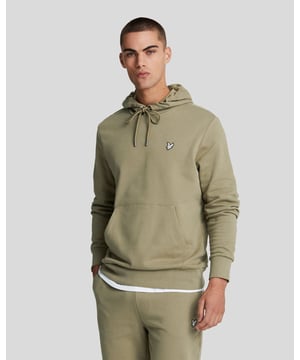 French terry is een veelzijdige gebreide stof met zachte lussen aan de binnenkant en een glad oppervlak aan de buitenkant, waardoor het de perfecte stof is voor onze Premium Vintage hoodie. Deze hoodie heeft een capuchon met trekkoord en is afgewerkt met het Lyle Scott-adelaarlogo in het wit.- Capuchon met trekkoord- Lange mouwen- Kangoeroezak aan de voorkant- Samenstelling: 100% katoen