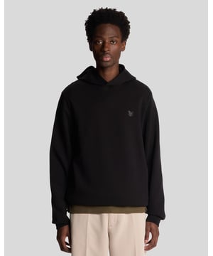 Wir präsentieren den Blend Hoodie, eine edle Ergänzung unserer Premium-Herrenmode, die Stil und Funktionalität nahtlos vereint. Dieser Hoodie mit normaler Passform besteht aus einer luxuriösen Mischung aus 68 % Baumwolle und 32 % Polyester und verfügt über ein Seiden-Finish, das Freizeitkleidung aufwertet. Er zeigt einen kunstvoll gestickten Ton-in-Ton-Adler auf der linken Brust, der Eleganz und Stärke symbolisiert. - Material: 68 % Baumwolle, 32 % Polyester - Passform: Normal - Aufwertendes Seiden-Finish - Ton-in-Ton-Adler-Stickerei auf der linken Brust - Vielseitiges Styling für verschiedene Anlässe Erweitern Sie Ihre Garderobe mit diesem unverzichtbaren Stück, das perfekt ist, um Ihre Frühlingskollektion für Herrenmode zu verfeinern.