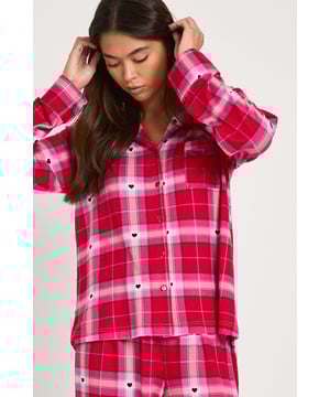 Take nights in up a notch with our silky soft sleepwearYou'll be saying no to nights out when you see our snuggle-worthy sleepwear and luxe loungewear. Cosy up in a co-ordinating pyjama set, drift off in a night dress or go for slumber party success in a statement onesie. Catch your beauty sleep in the best basics from boohoo.