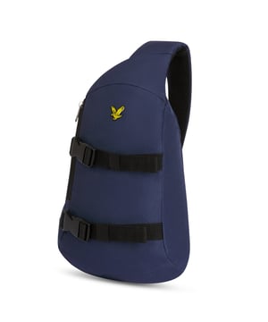 Die Lyle Scott Sling Bag ist die clevere Lösung zum Transportieren aller wichtigen Dinge.