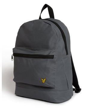 Rucksack in Gunmetal. Dieser Unisex-Rucksack ist auf Komfort und Vielseitigkeit ausgelegt und besticht durch eine raffinierte Silhouette und durchdachte Details. Hergestellt aus einem Materialmix für den Alltag und das einfache Kombinieren über mehrere Schichten.