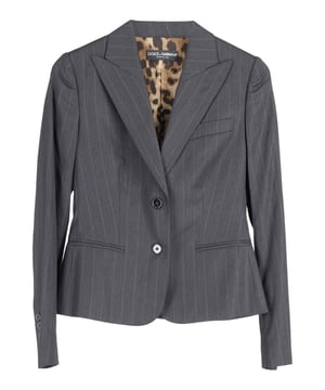 VINTAGE, RRP AS NEW
Dolce & Gabbana takes a minimalist approach to the brand's signature bold style in this button-fastening jacket. Featuring minimal striped detailing on the blazer, the garment still has an opulent feel. 
Dolce & Gabbana Single Breasted Blazer in Dark Grey Wool
Color: grey
Size: IT40/FR36
Material:   Wool/Hair
Condition: very good
Sign of wear: light wear throughout
SKU: 226111