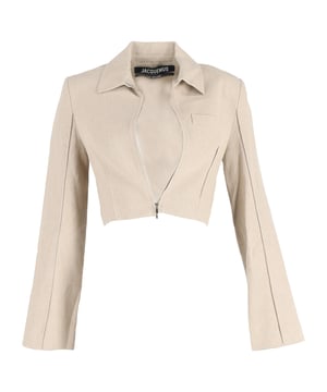 VINTAGE, RRP AS NEW
Exude effortless French chic with the Jacquemus La Veste Limao Cropped Jacket in beige linen. This contemporary, cropped jacket offers a flattering, fitted silhouette that pairs beautifully with high-waisted trousers or skirts. The lightweight linen fabric ensures comfort and breathability, making it perfect for warmer weather while maintaining an air of sophisticated style. With its minimalist design and clean lines, this jacket embodies Jacquemus' signature approach to modern elegance, making it a versatile wardrobe staple for any season.

Jacquemus La Veste Limao Cropped Jacket in Beige Linen

Condition: Excellent
Signs of wear: No retail tag but Brand tag on., No visible sign of wear., 
Packaging: None
Color: Brown | beige
Material: Linen
Size: FR36/UK8/IT40/S/US4
Measurements: Length: 410; Chest: 380
SKU: NAPPUGBCL410173W