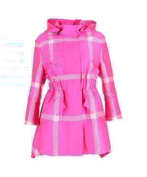 VINTAGE, RRP AS NEW
The Fendi Pop Tartan Raincoat with Hood in Pink Polyester is a stylish and functional outerwear piece that combines fashion and practicality effortlessly. With a removable hood, long sleeves, and convenient pockets, this raincoat is perfect for staying chic and dry during rainy days. The vibrant pink polyester material adds a pop of color to any outfit, making it a must-have statement piece for your wardrobe.



Fendi Pop Tartan Raincoat with Hood in Pink Polyester
Condition: Good
Signs of wear: No retail tag but Brand tag on., Moderate signs of wear, might have removable small stains., Used but well maintained
Packaging: None
Color: Pink print
Material: Polyester 
Size: EU40/S/US4/UK8
Measurements: Length: 800; Chest: 430
SKU: TONPUGBCL410282W