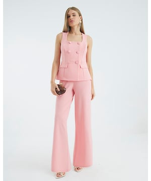 Square neckline, Sleeveless, Decorative pockets, Button detail, Wide leg