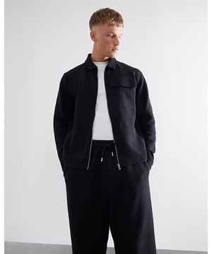 Regular fit, Collared, Textured, Chest and waist pockets, Zipped, Long sleeved, Heavyweight