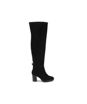 This Sage High Leg is crafted from a black suede that reaches the knee. There is a simple zipper on the inner side of the shoe and a small gold KG Kurt Geiger pin stud at the back of the ankle. Heel height: 8cm.