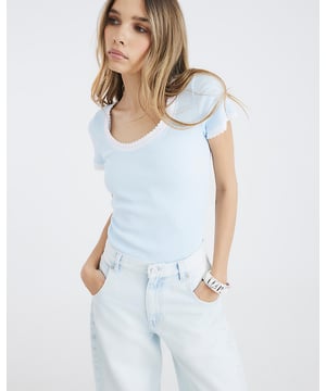 Scoop neck, Scallop style, Short sleeves, Lightweight