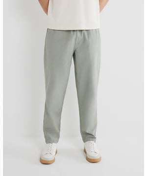 Tapered fit, Elasticated drawstring waist, Side slip pockets, Pull on