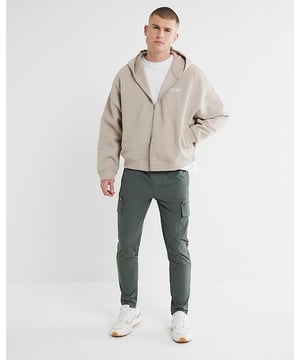 Skinny fit, Utility pockets, Elasticated drawstring waist, Comfort stretch, Engineered fit