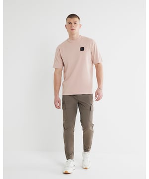 Skinny fit, Utility pockets, Elasticated drawstring waist, Comfort stretch, Engineered fit