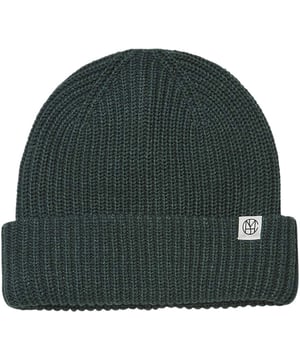 
Geniet van de winterse dagen met de mschgaline rachelle icon beanie van het merk Moss Copenhagen. Deze trendy muts in een stijlvolle groen-grijze melange kleur zorgt ervoor dat je er niet alleen goed uitziet, maar ook heerlijk warm blijft. Het zachte materiaal, een combinatie van polyester, viscose en polyamide, omsluit je hoofd comfortabel.
