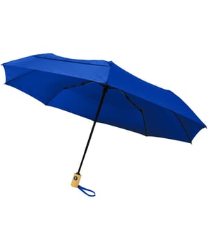 
Materiaal: Gerecycleerd PET pongee polyester. Automatisch openen en sluiten van de paraplu. Vouwen voor gemakkelijk dragen. Voorzien van stevige metalen schacht en houten handvat. Hoogwaardig frame. Glasvezelribben voor flexibiliteit in de wind. Wordt geleverd met een etui. Grootte: 21in.
