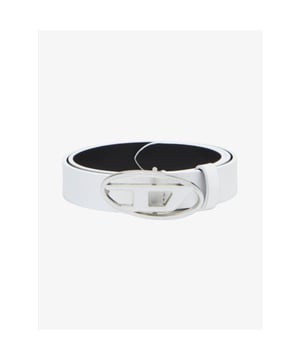 
De Diesel Oval D Logo B-1dr Riem in de kleur Wit heeft een zilverkleurige logo gesp. Maak je outfit helemaal af met deze Diesel riem. De riem is een echte staple piece die elk seizoen terug komt in de collectie.

Breedte: 25mm